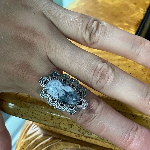 Genuine White Buffalo Sterling Silver Ring Size 7 - Picture 4 of 9